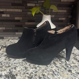 Elegant Black Ankle Boots